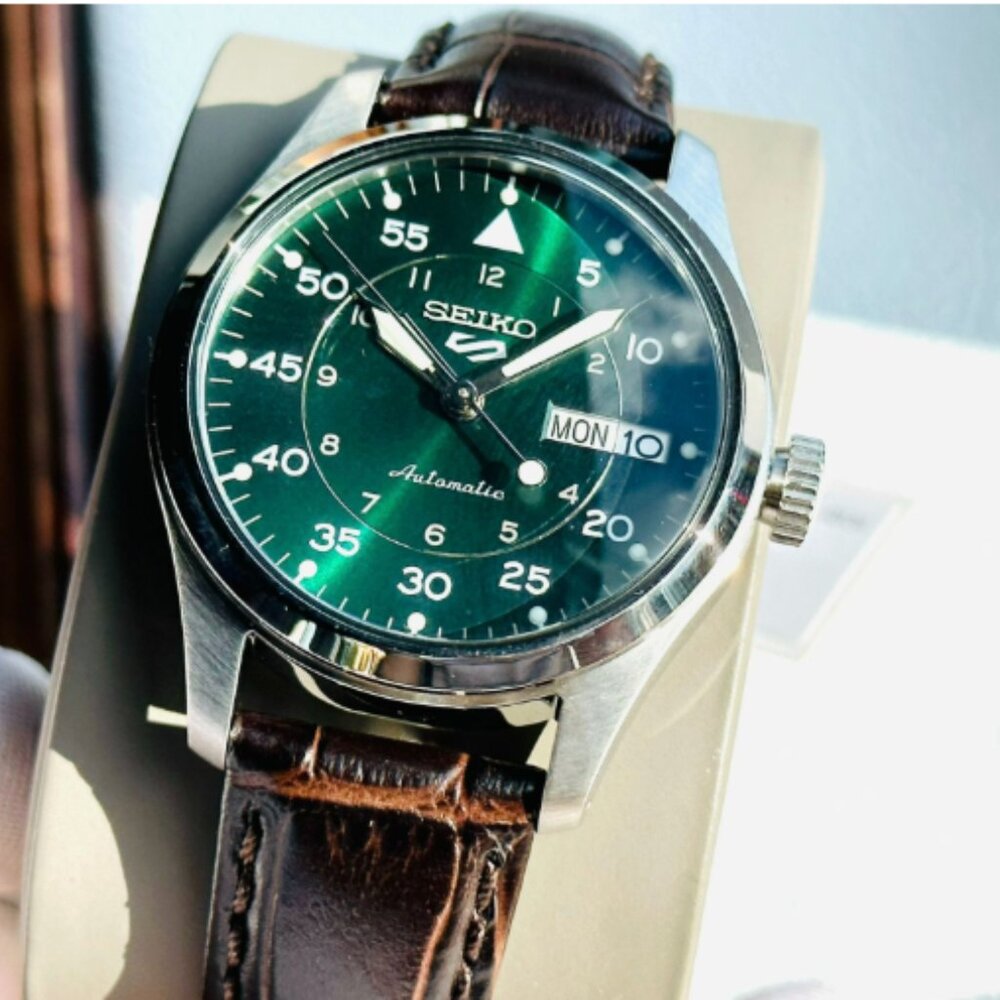 Seiko Mens Sport Green Dial Automatic 36mm Watch